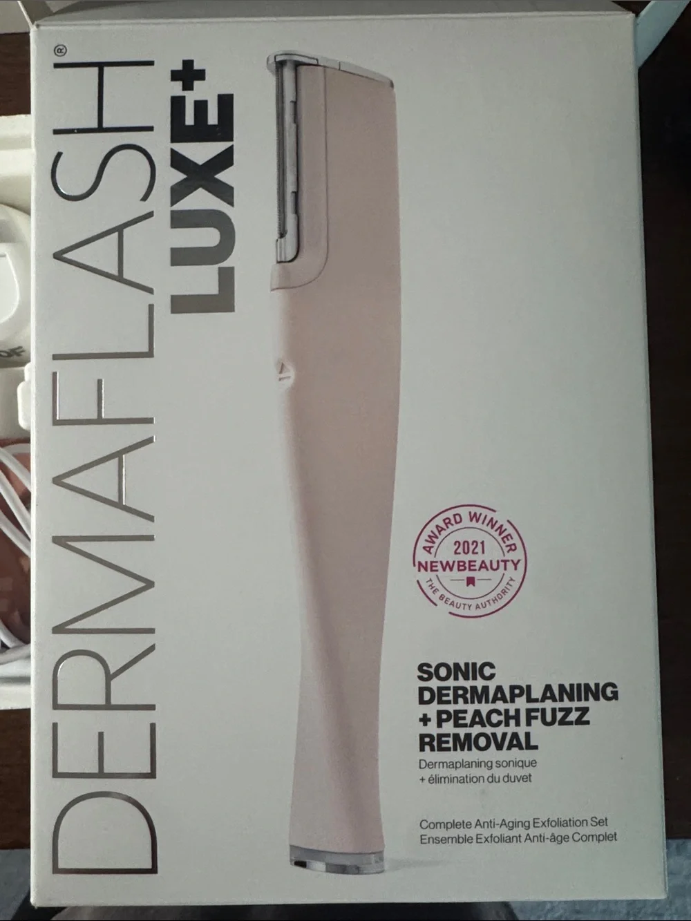 LUXE+ Sonic Dermaplaning Device in Light Pink